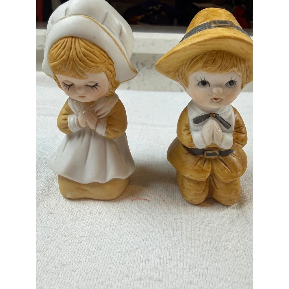 Vintage Ceramic Pilgrim Boy and Girl Figurines Thanksgiving Decor‎ Set of 2
